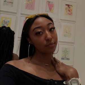 Meet your Posher, Cymone